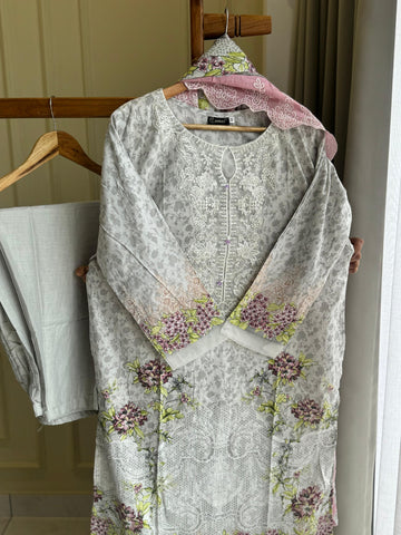 Embroidered Floral Pakistani Suit-4