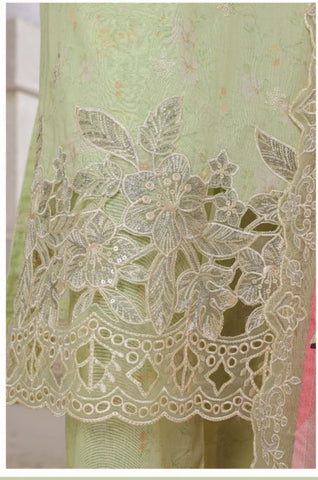 Signature Lawn Suit Featuring Lace Detailings-8