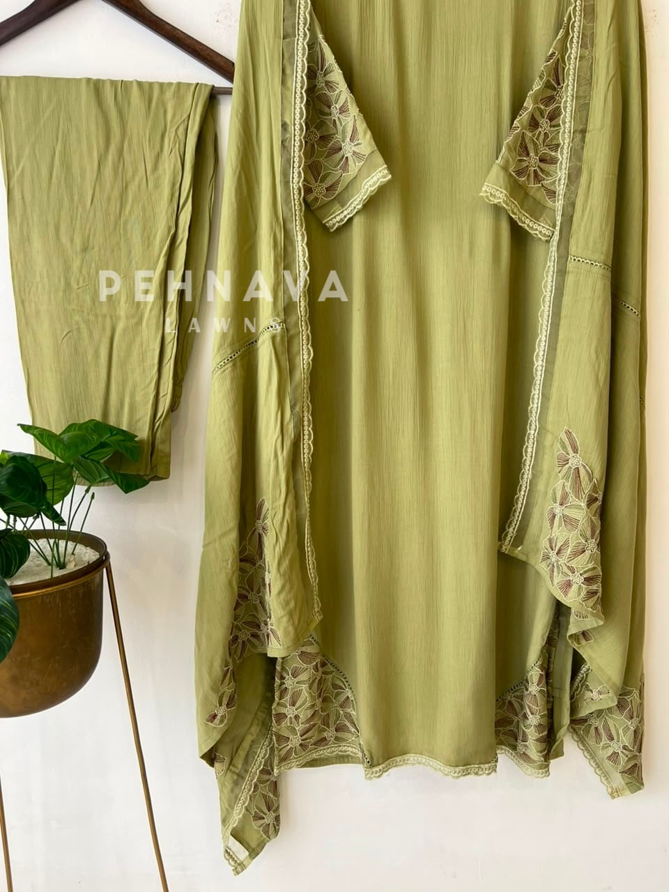 Embroidered Lace Detailed Suit-1001