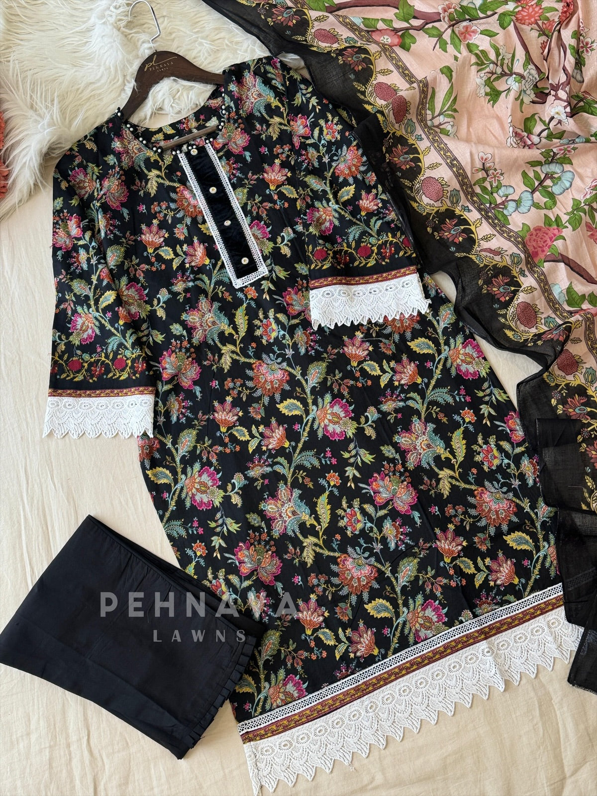 Cotton Printed Suit Set-1304 - Pehnava Lawns