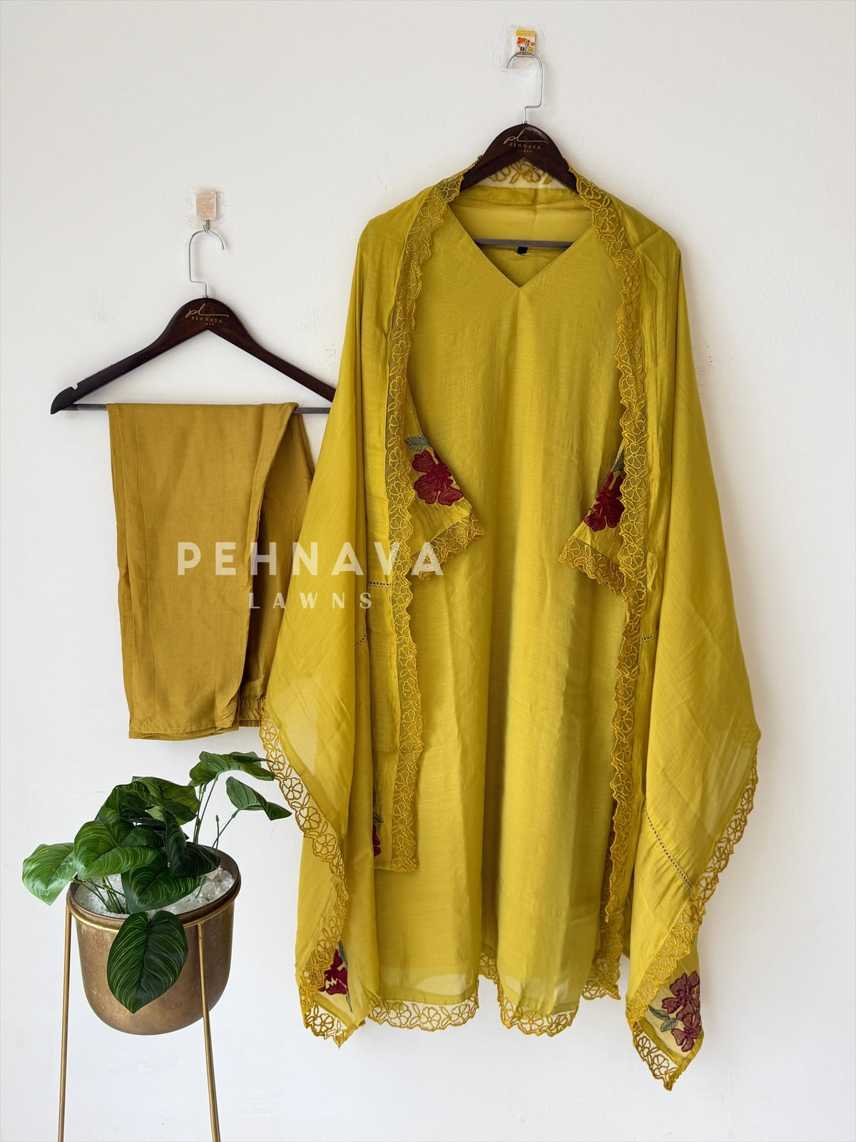 Lace‑Trimmed Embroidery Lawn Suit-16327