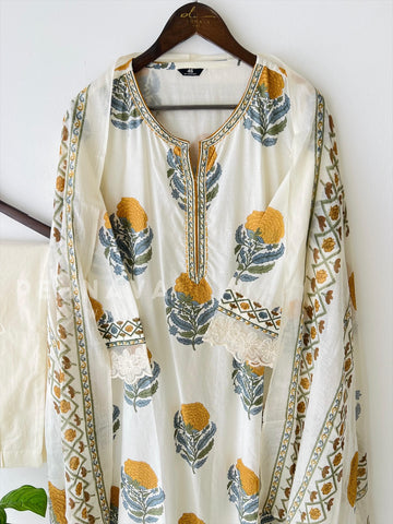 Lace Detail Printed Suit-3610