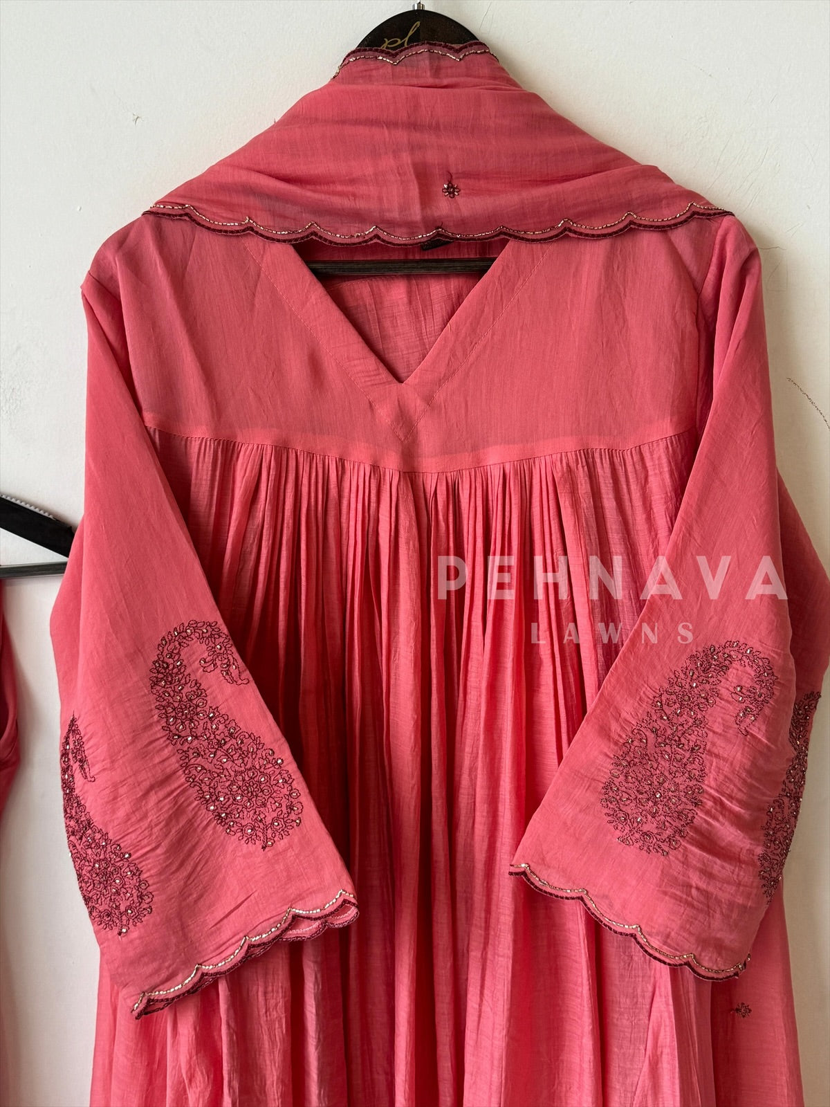 Classic Paisley Chanderi Suit [6-8 Dispatching time] - Pehnava Lawns