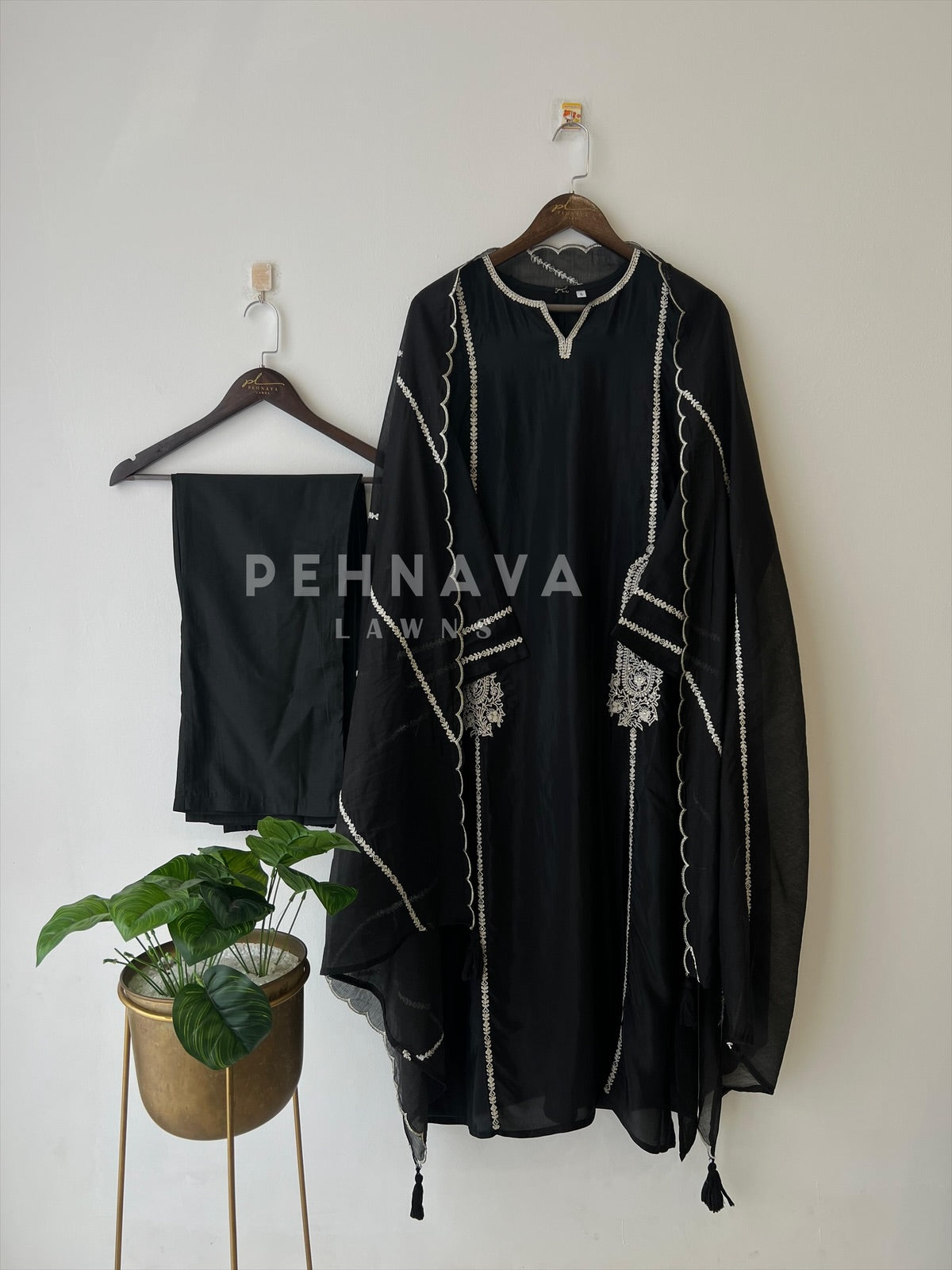 Three Piece Ethnic Suit Set-7125 - Pehnava Lawns