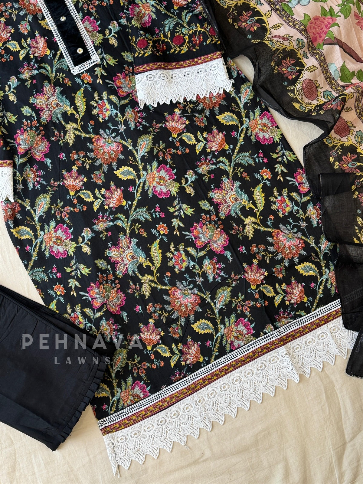 Cotton Printed Suit Set-1304 - Pehnava Lawns