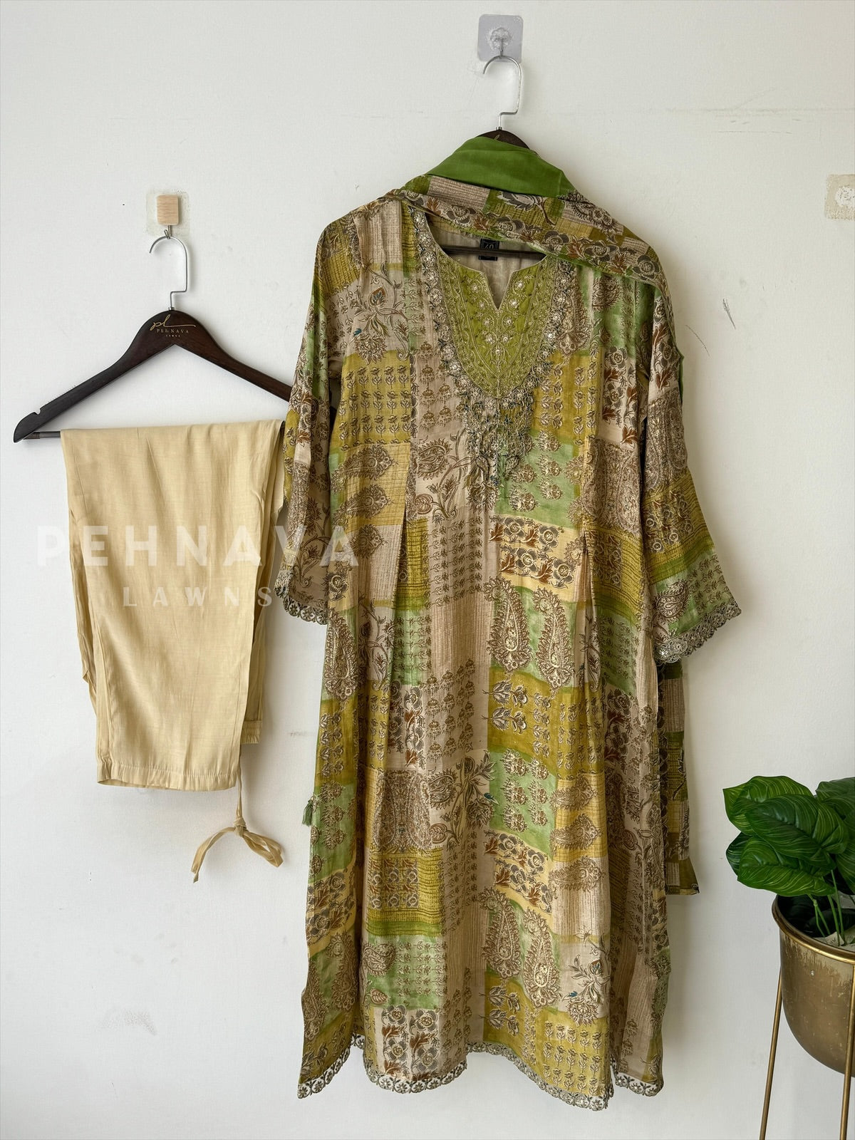 Muslin Anarkali Suit Set - Pehnava Lawns