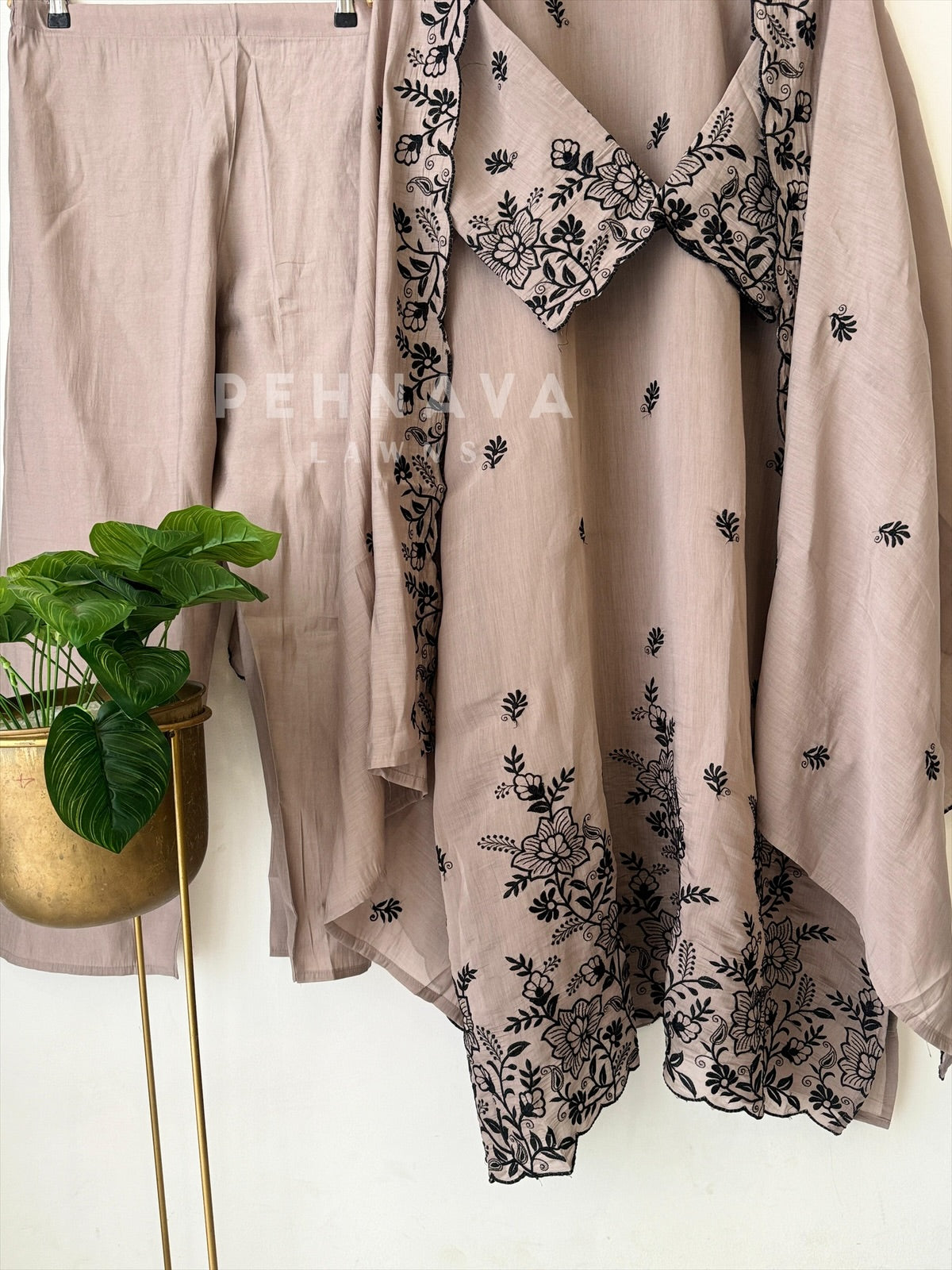 Chanderi Floral Threadwork Suit- 3013 - Pehnava Lawns