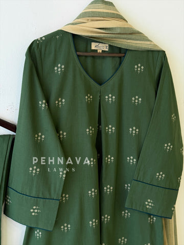 Pin-tuck Embroidered Three Piece Set 520811
