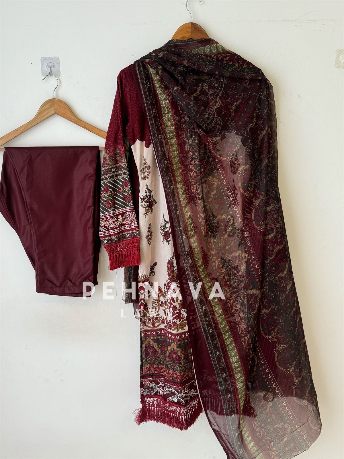 Pretty Lace Detailed Maroon Suit