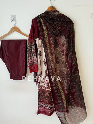 Pretty Lace Detailed Maroon Suit