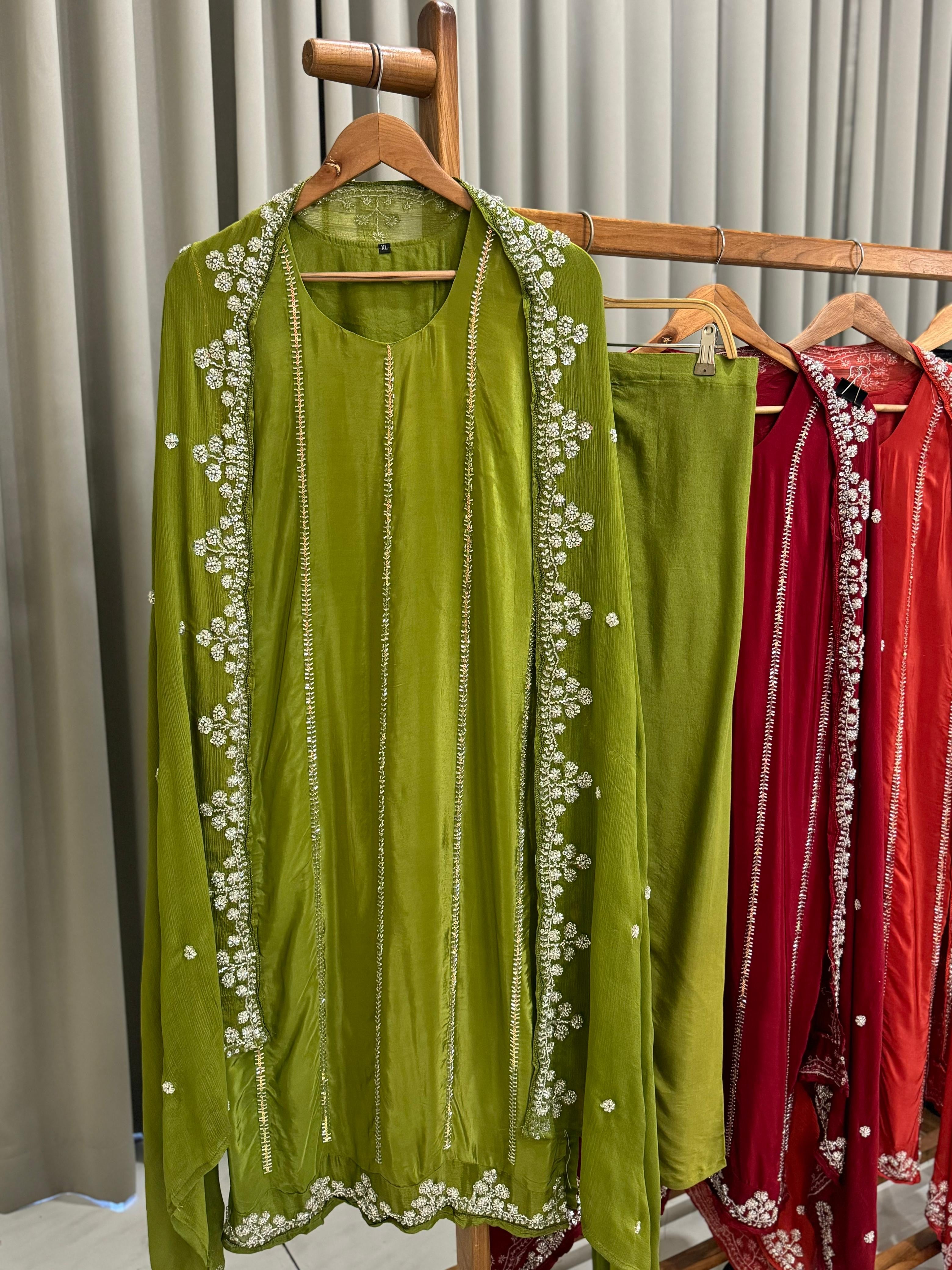 Premium Handworked Crepe Stright-cut suit-3468