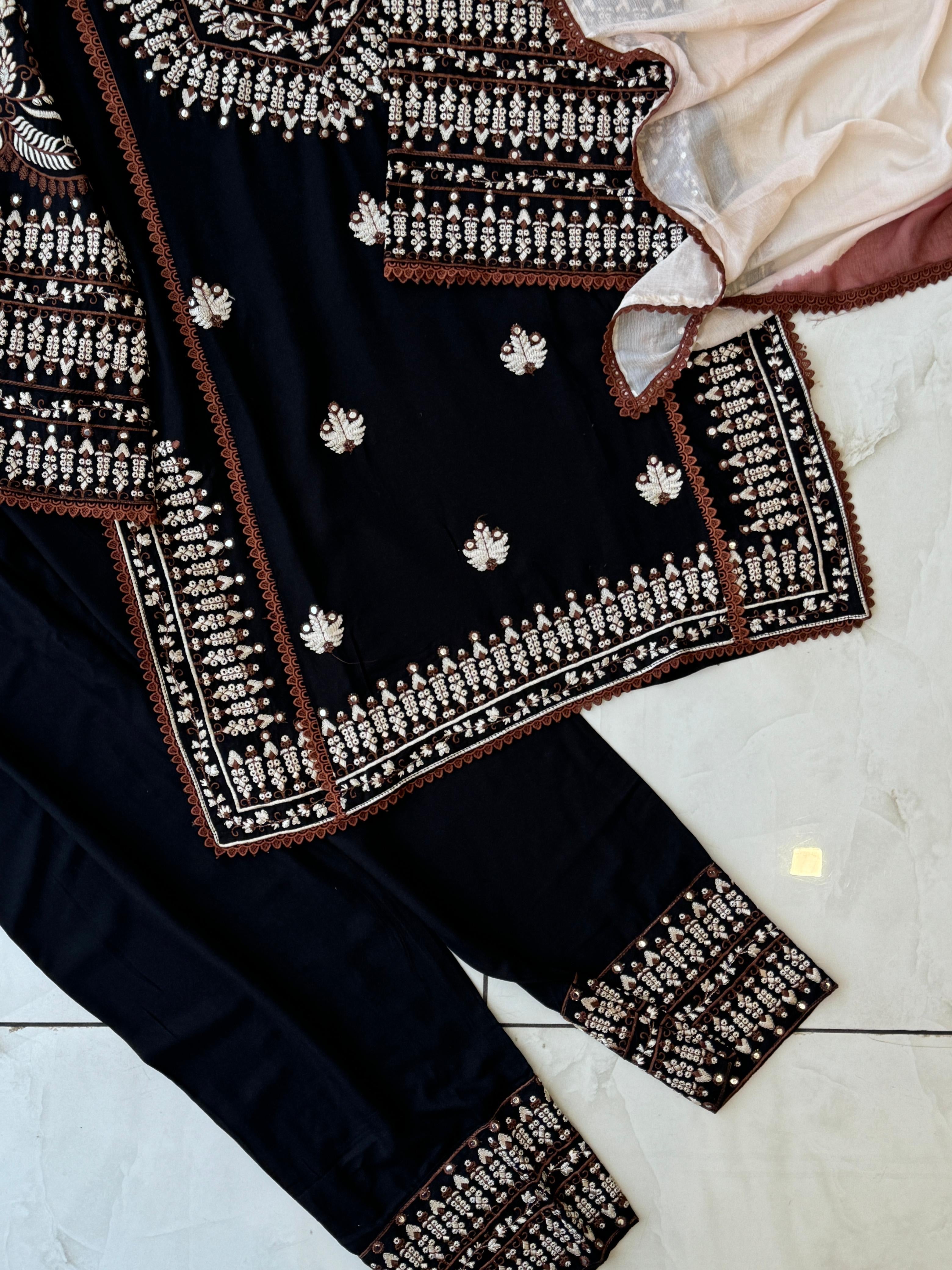 Trendy Black & White Farshi Salwar