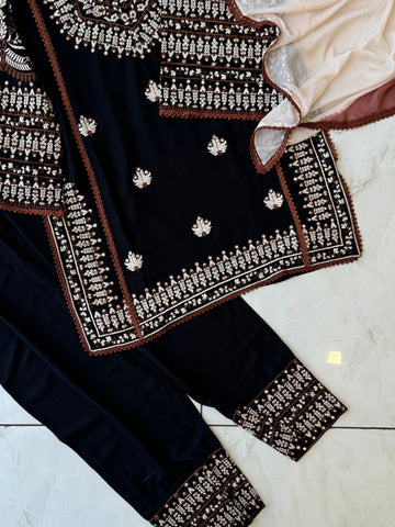 Trendy Black & White Farshi Salwar