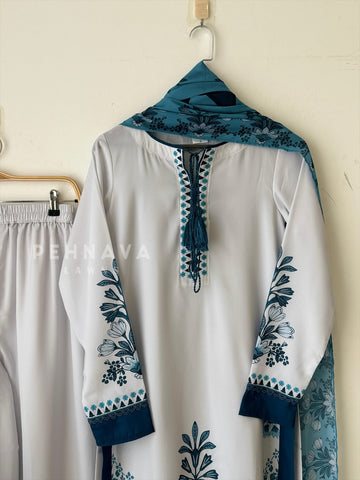 Soft Crepe Lace Suit Set J6130 - Pehnava Lawns