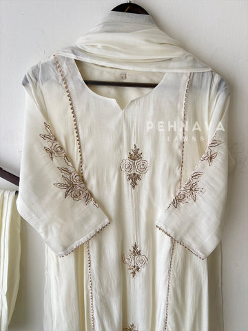 Rose Motif Embroidery Suit-4185 - Pehnava Lawns