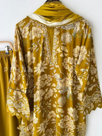 New Floral Embroidery Kurtha Suit-15118