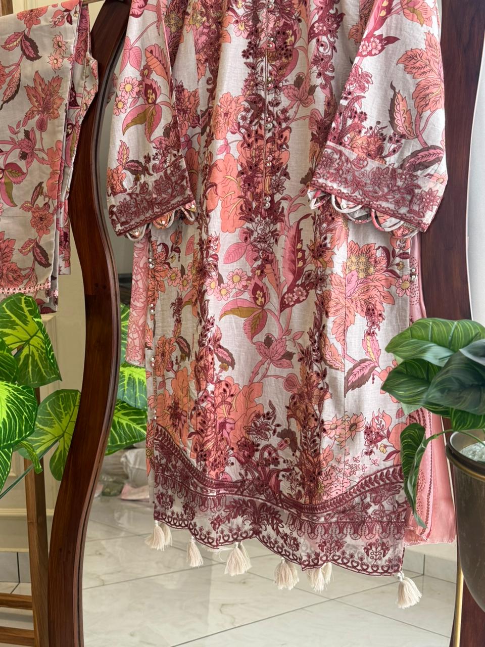 Traditional Embroidery Detailed Suit-5