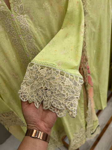 Signature Lawn Suit Featuring Lace Detailings-8