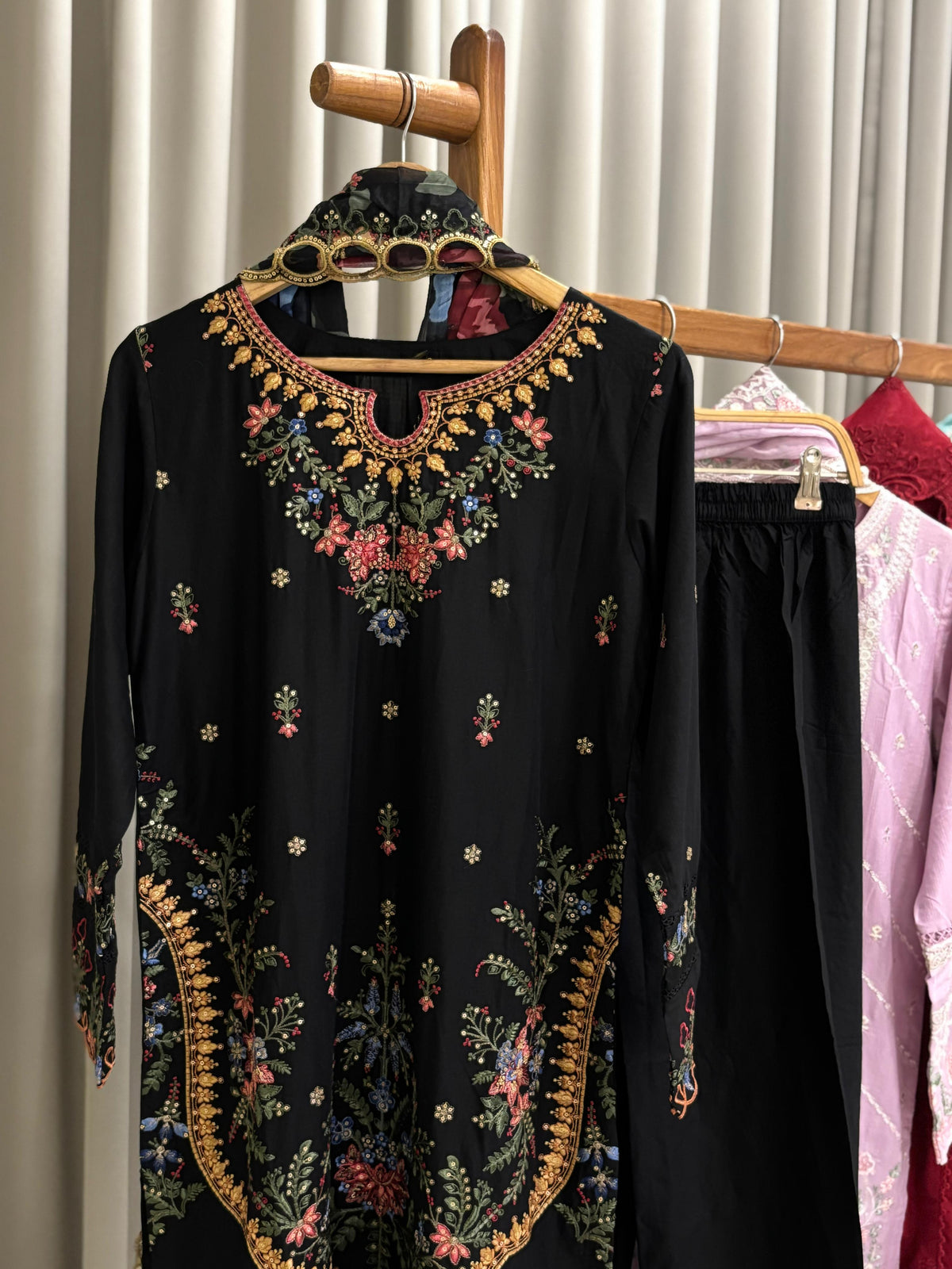 Luxurious Trendy Pure lawn Suit-0920