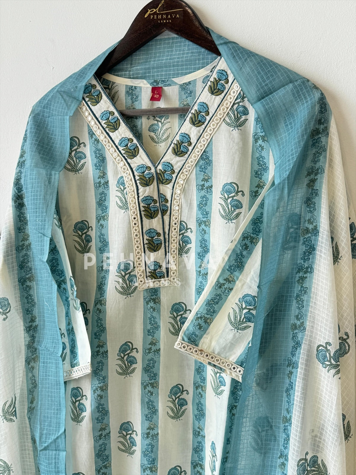 Floral Pattern Cotton Suit-4005 - Pehnava Lawns