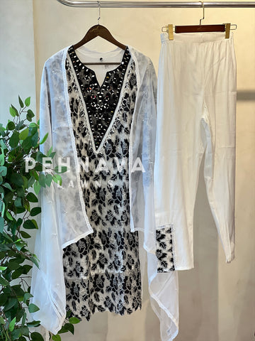 Glamorous Cutwork Suit Ft. Organza Dupata - Pehnava Lawns