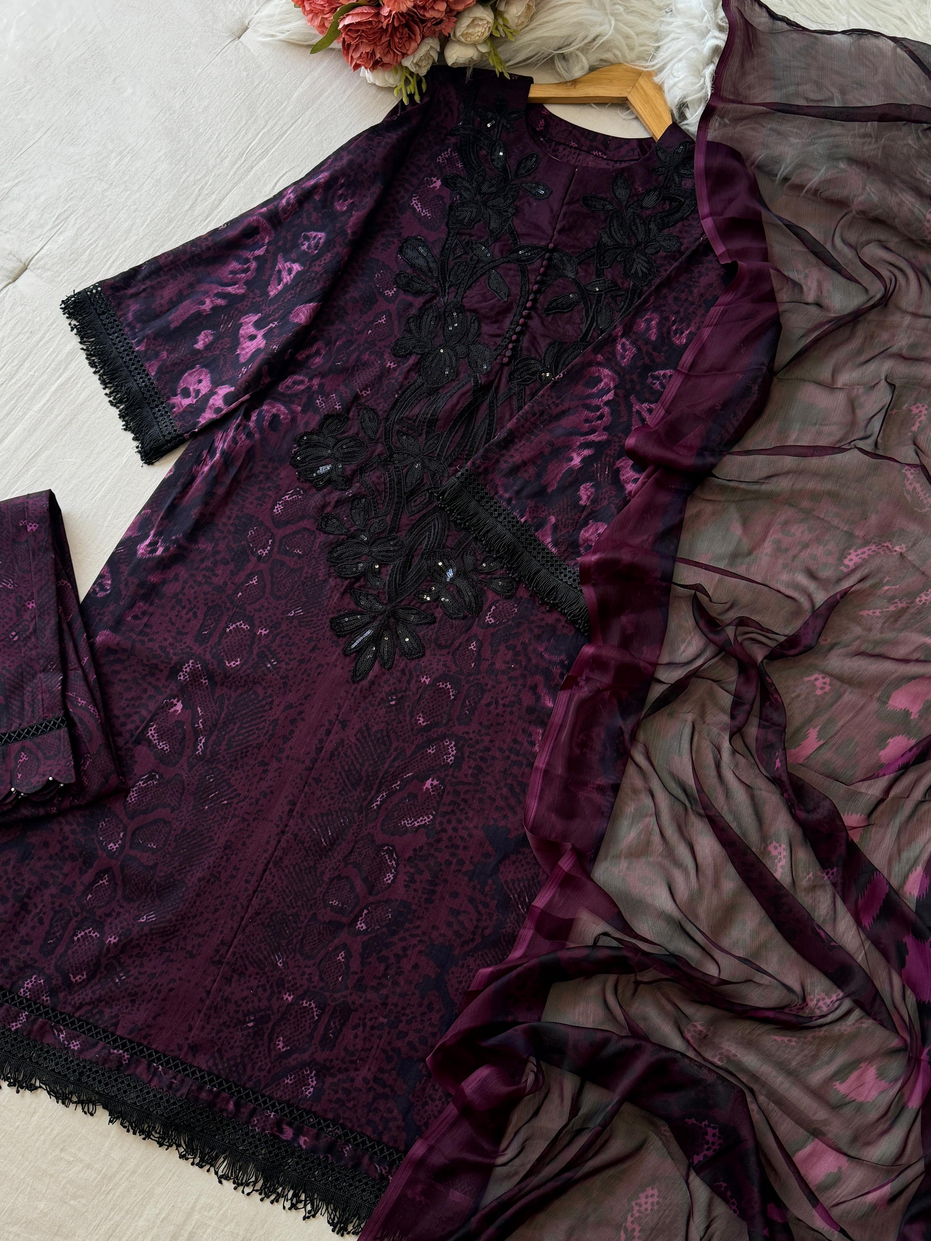 Regal Vine Embroidered Kurta Set 1401 - Pehnava Lawns