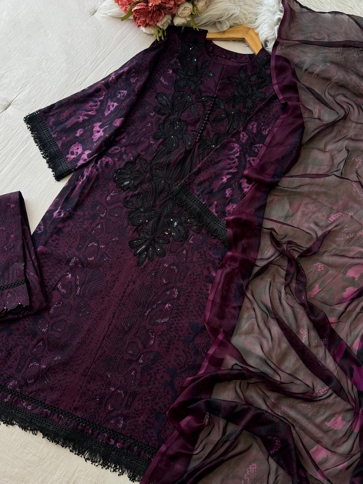Regal Vine Embroidered Kurta Set 1401 - Pehnava Lawns
