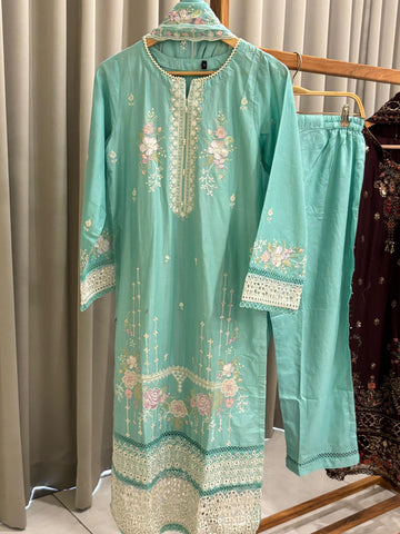 Luxurious Trendy Pure lawn Suit-0925