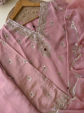 Tissue hand detailed suit with organza scalloped dupatta8909
