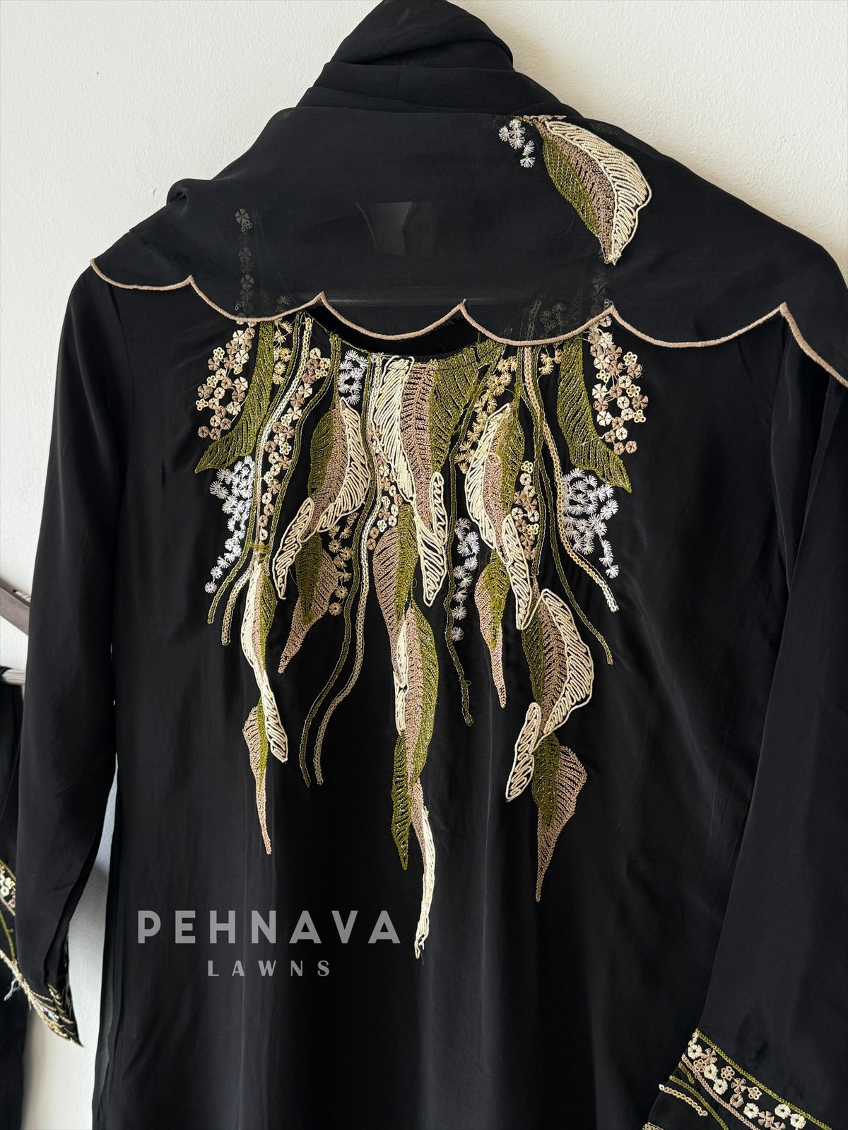 Threaded Leaves Ensemble-4073 - Pehnava Lawns