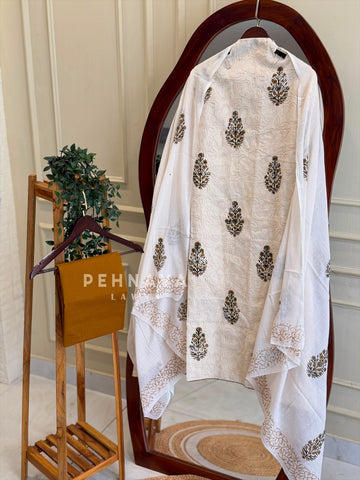 Thread Embroidered Unstitched Suit