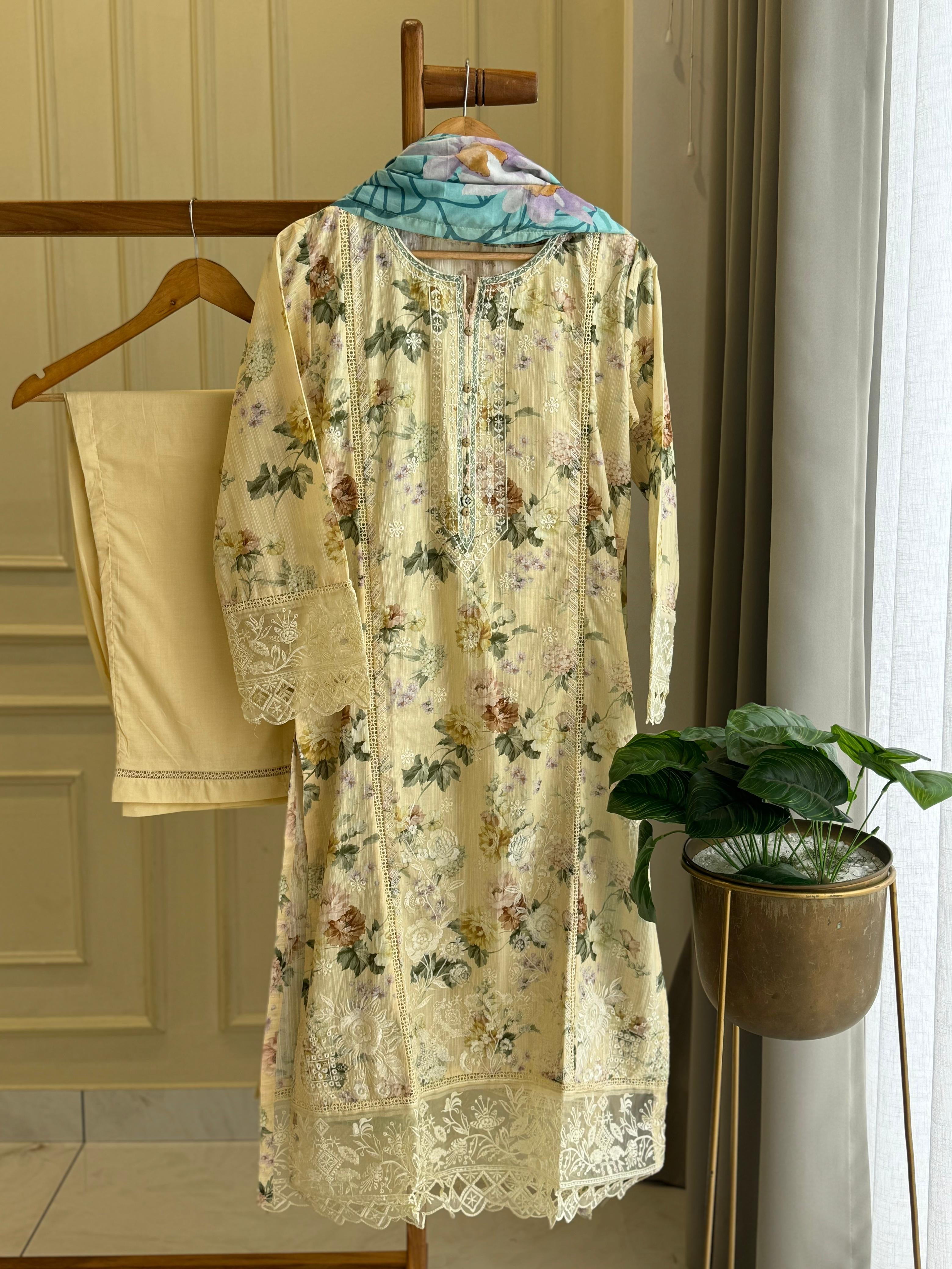 Premium Hand Embroidery Lawn Suit-6
