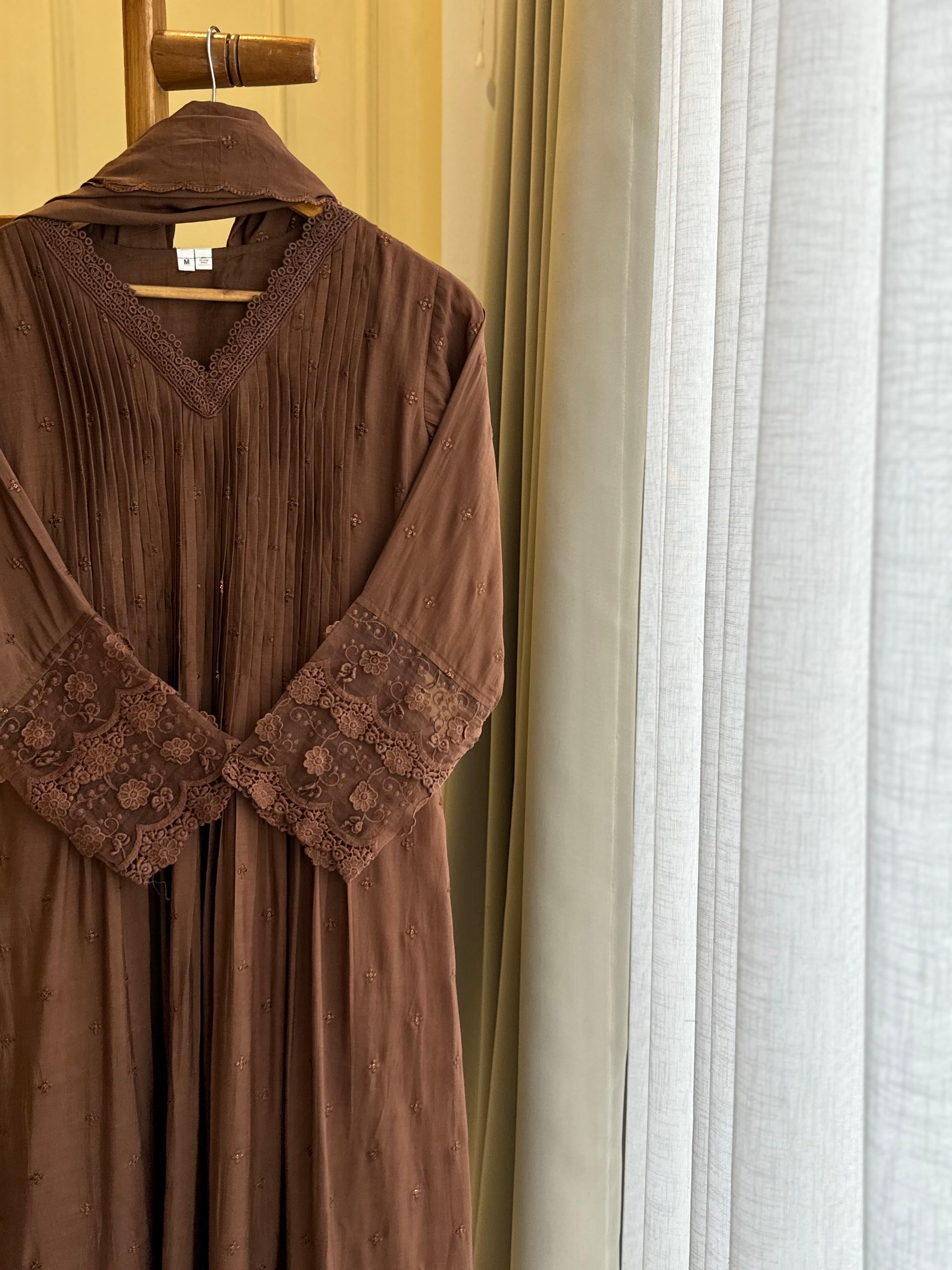 Muslin silk pleated A-line suit