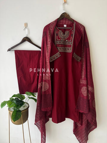 Classic Print Cotton Suit-15767 - Pehnava Lawns