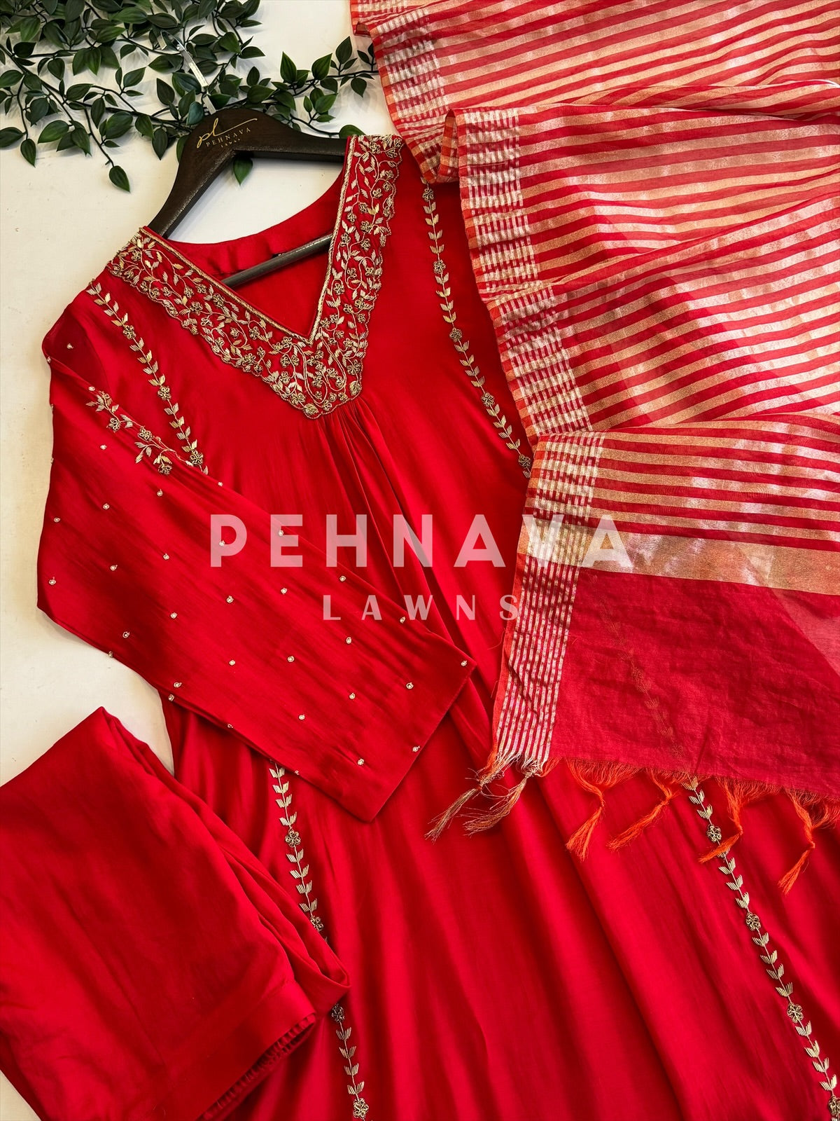 Timeless Ethnic Suit - Pehnava Lawns