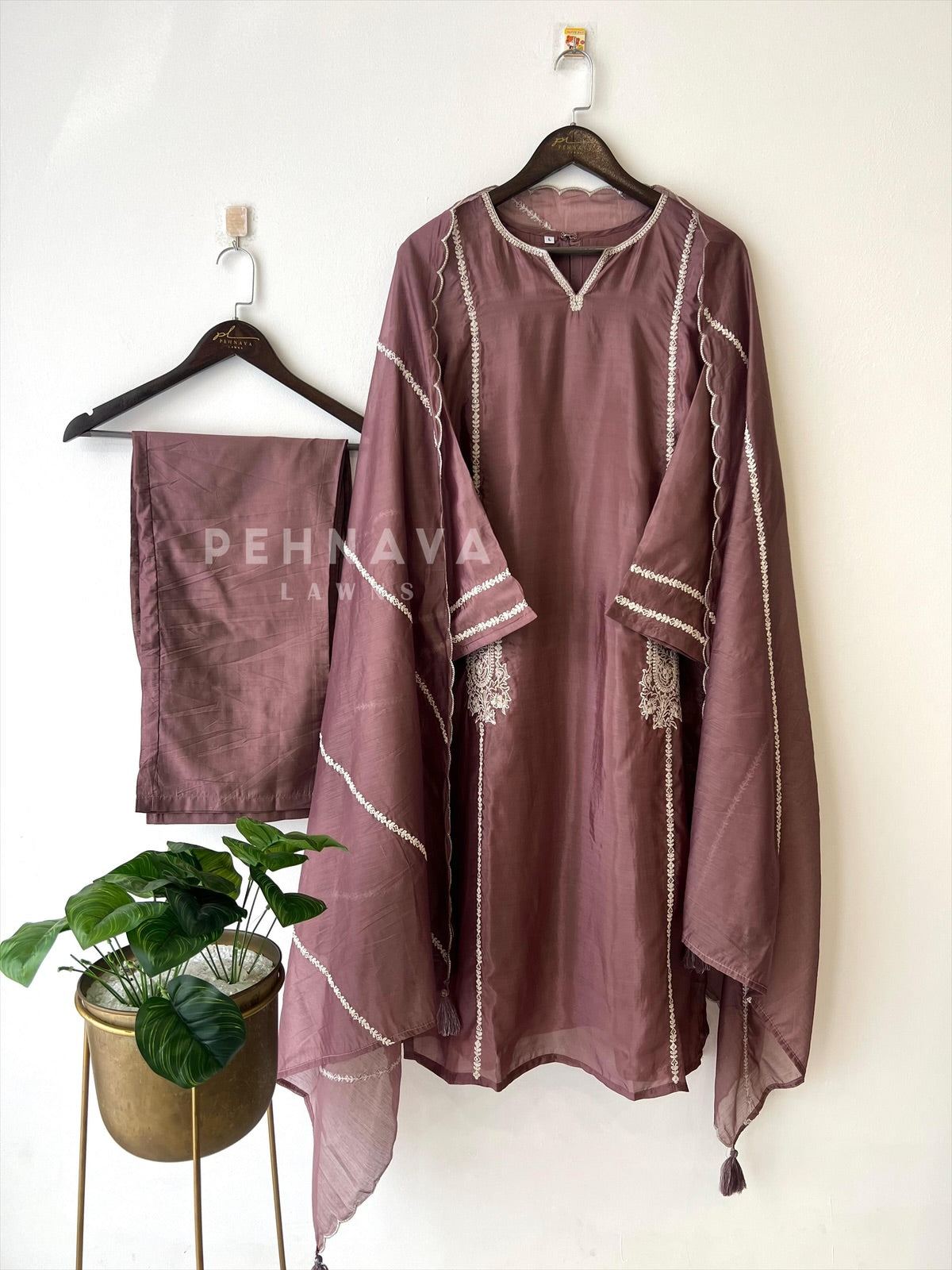 Three Piece Ethnic Suit Set-7125 - Pehnava Lawns