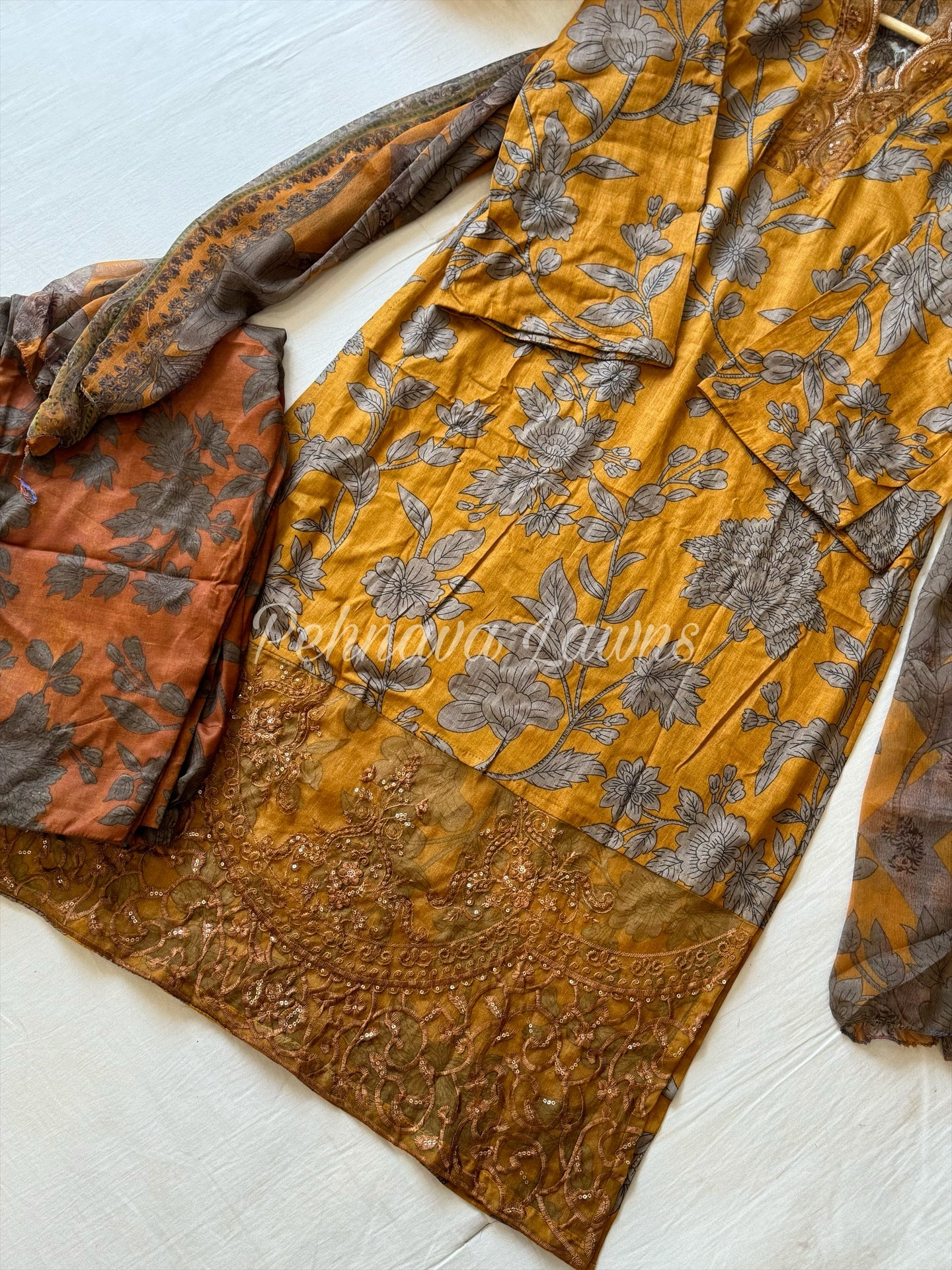 Formal Cotton Suit Featuring Embroidered patches-1085 C
