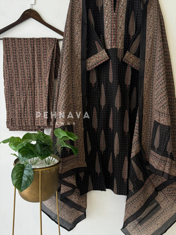 Classic Work Print Suit-No.11/3 - Pehnava Lawns