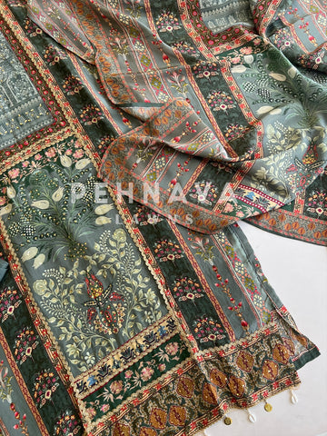 Printed Crepe Suit Set - Pehnava Lawns