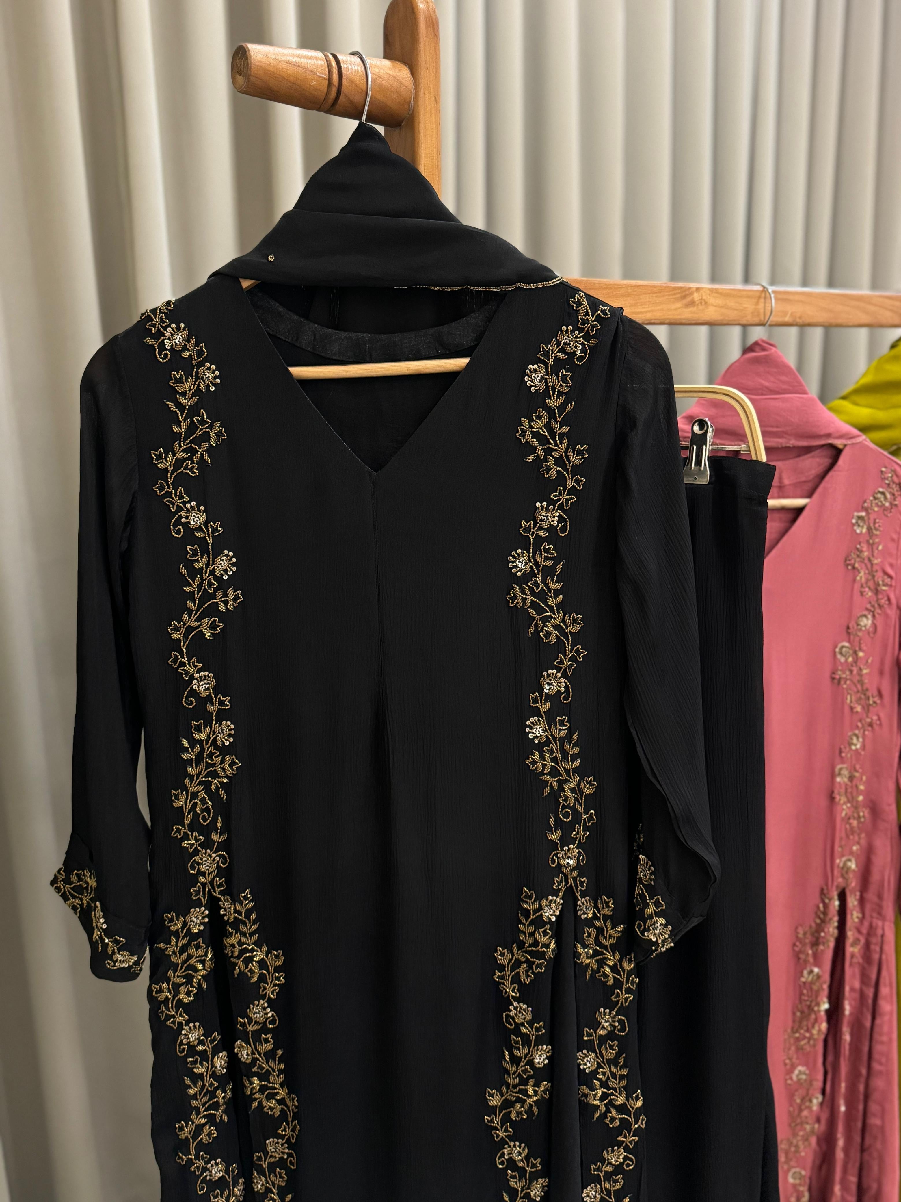 Chinnon handworked Side-slitted suit with flared bottom