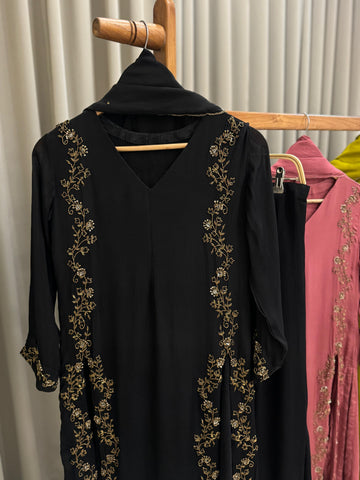 Chinnon handworked Side-slitted suit with flared bottom