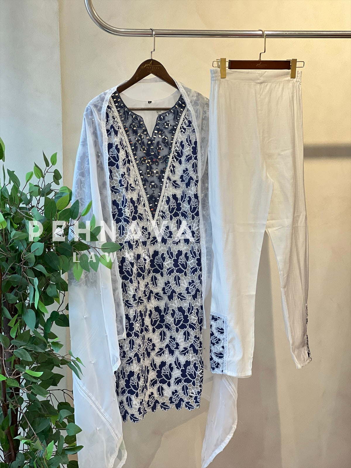 Glamorous Cutwork Suit Ft. Organza Dupata - Pehnava Lawns
