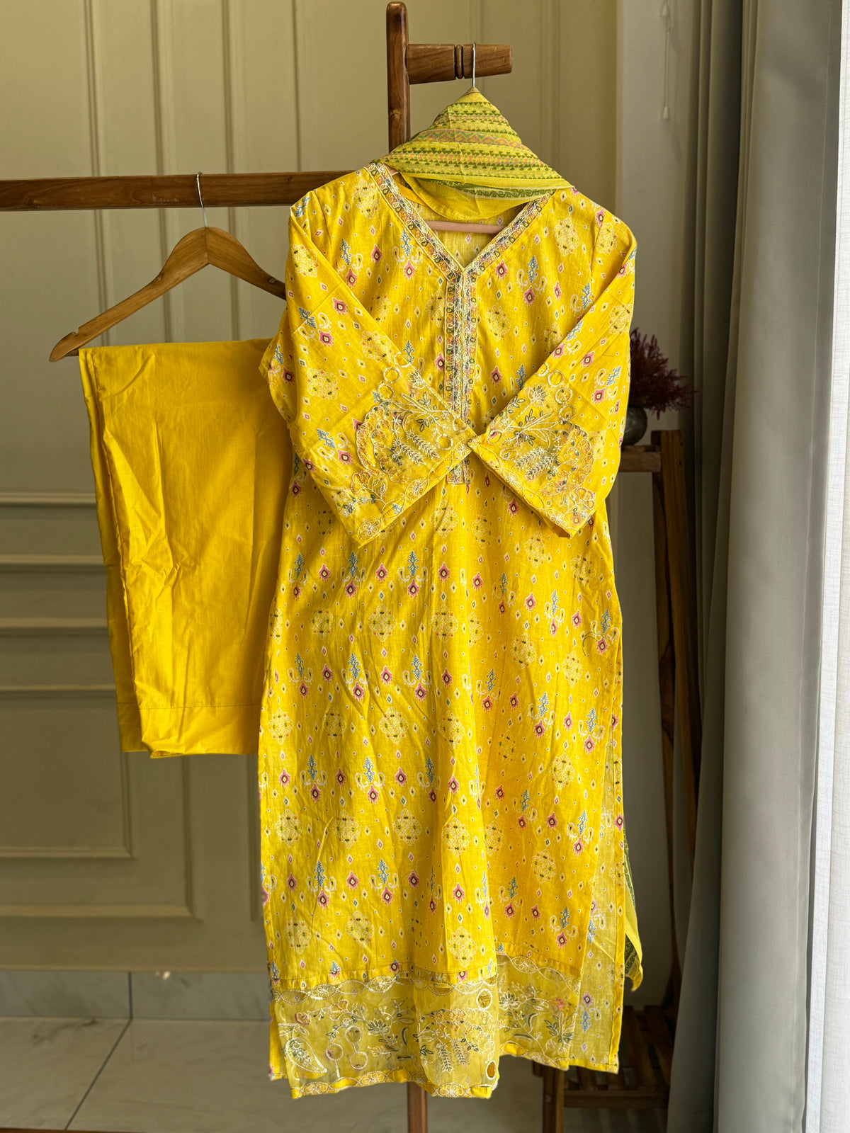 Modern Cutwork Suit-1004