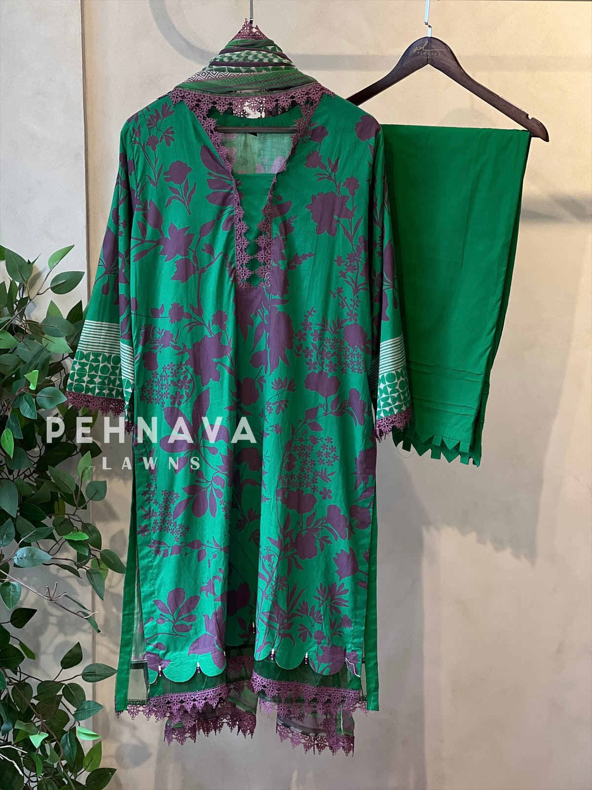 Luxurious trendy pure lawn