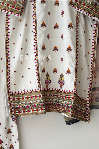 Heavy Floral Embroidered Ensemble T1153