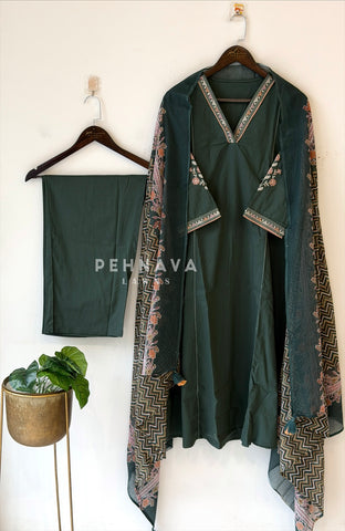 V-Neck Embroidered Panel Suit Set-13230