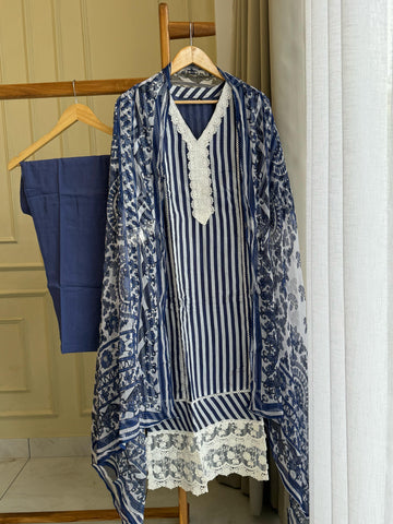 Lace Detailed Pakistani Suit-7