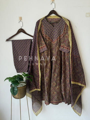 Printed kurtha Suit Set-5664 - Pehnava Lawns
