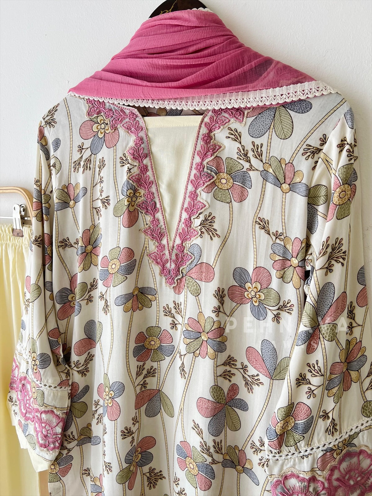 New Floral Embroidery Kurtha Suit