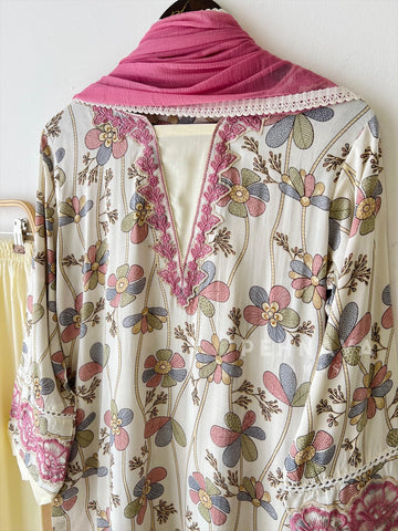 New Floral Embroidery Kurtha Suit